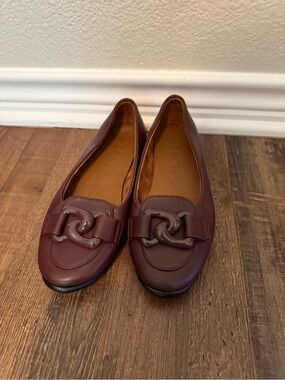 AEROSOLES Burgundy Chain-Link Leather Loafers